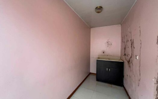 Casa en venta en Lomas de San Antonio, Desamparados, 2 habitaciones – Remate bancario con seguridad 24/7 COD#138386