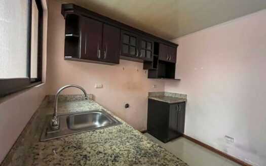 Casa en venta en Lomas de San Antonio, Desamparados, 2 habitaciones – Remate bancario con seguridad 24/7 COD#138386