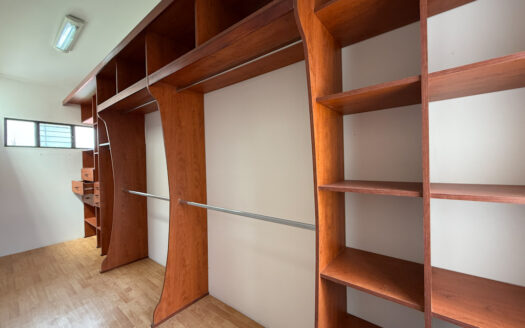 Remate Bancario!!! Amplia y Moderna Casa Renovada, con Zona Verde, en Los Colegios Norte, Moravia COD 139014