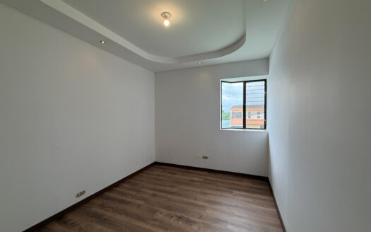 Remate Bancario!!! Amplia y Moderna Casa Renovada, con Zona Verde, en Los Colegios Norte, Moravia COD 139014