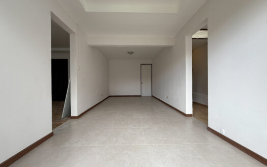 Remate Bancario!!! Amplia y Moderna Casa Renovada, con Zona Verde, en Los Colegios Norte, Moravia COD 139014