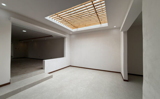 Remate Bancario!!! Amplia y Moderna Casa Renovada, con Zona Verde, en Los Colegios Norte, Moravia COD 139014