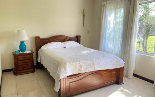 ¡OPORTUNIDAD! Apartamento en Venta en Condominio en Desamparados de Alajuela, con Vista a las Montañas. COD. 139704