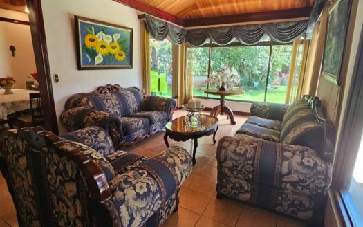 ¡USO DE SUELO MIXTO! Hermosa quinta en venta en El Roble con amplio terreno de 8.963 m2 y linda casa de una planta. COD. 138838