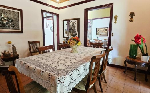 ¡USO DE SUELO MIXTO! Hermosa quinta en venta en El Roble con amplio terreno de 8.963 m2 y linda casa de una planta. COD. 138838