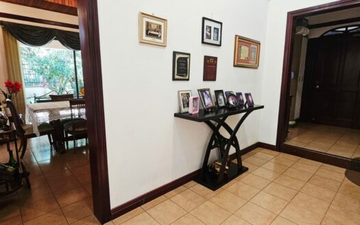 ¡USO DE SUELO MIXTO! Hermosa quinta en venta en El Roble con amplio terreno de 8.963 m2 y linda casa de una planta. COD. 138838