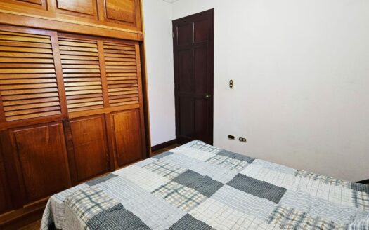 ¡USO DE SUELO MIXTO! Hermosa quinta en venta en El Roble con amplio terreno de 8.963 m2 y linda casa de una planta. COD. 138838