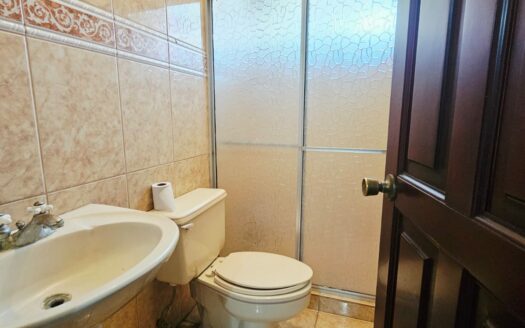 ¡USO DE SUELO MIXTO! Hermosa quinta en venta en El Roble con amplio terreno de 8.963 m2 y linda casa de una planta. COD. 138838