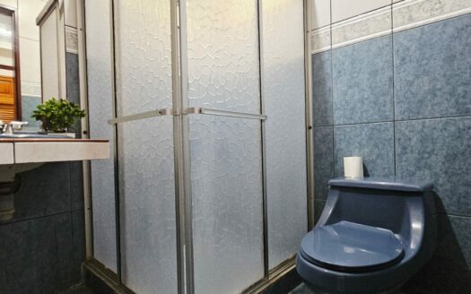 ¡USO DE SUELO MIXTO! Hermosa quinta en venta en El Roble con amplio terreno de 8.963 m2 y linda casa de una planta. COD. 138838