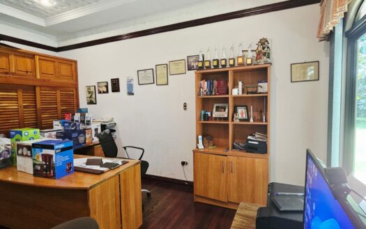 ¡USO DE SUELO MIXTO! Hermosa quinta en venta en El Roble con amplio terreno de 8.963 m2 y linda casa de una planta. COD. 138838