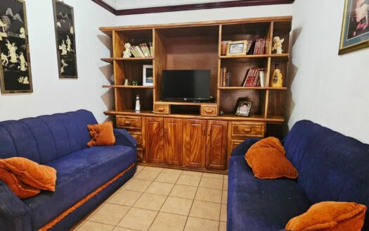 ¡USO DE SUELO MIXTO! Hermosa quinta en venta en El Roble con amplio terreno de 8.963 m2 y linda casa de una planta. COD. 138838