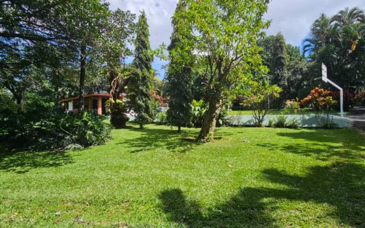 ¡USO DE SUELO MIXTO! Hermosa quinta en venta en El Roble con amplio terreno de 8.963 m2 y linda casa de una planta. COD. 138838