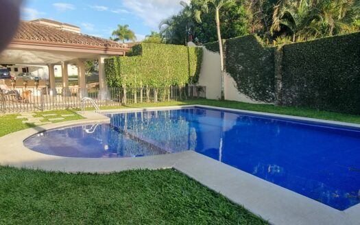 De oportunidad !! La casa que buscas está en Escazu. Casa separada en un lote de 600m con Espectacular Vista al Valle Central. Cód138491