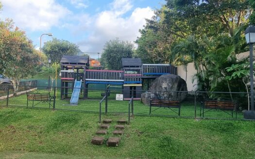 De oportunidad !! La casa que buscas está en Escazu. Casa separada en un lote de 600m con Espectacular Vista al Valle Central. Cód138491