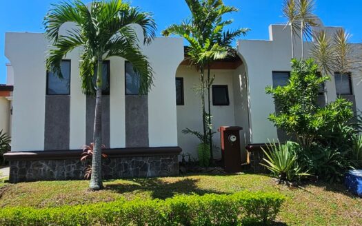 ¡REMATE BANCARIO, PRECIO DE OPORTUNIDAD! Casa en Venta en Condominio en Alajuela Centro, Amplia de 1 Planta y 5 Habitaciones. COD. 139647