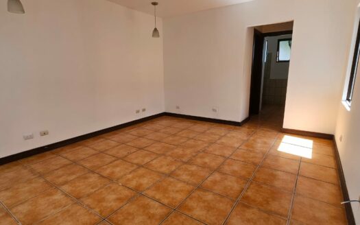 ¡REMATE BANCARIO, PRECIO DE OPORTUNIDAD! Casa en Venta en Condominio en Alajuela Centro, Amplia de 1 Planta y 5 Habitaciones. COD. 139647