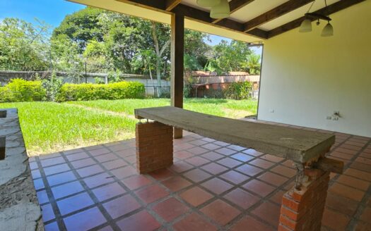 ¡REMATE BANCARIO, PRECIO DE OPORTUNIDAD! Casa en Venta en Condominio en Alajuela Centro, Amplia de 1 Planta y 5 Habitaciones. COD. 139647