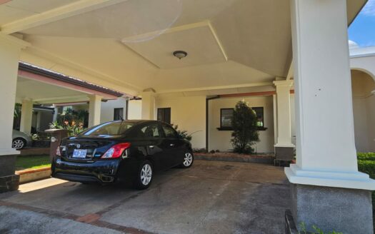 ¡REMATE BANCARIO, PRECIO DE OPORTUNIDAD! Casa en Venta en Condominio en Alajuela Centro, Amplia de 1 Planta y 5 Habitaciones. COD. 139647