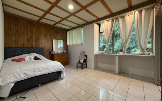 Hermosa Casa de 2 Niveles Rodeada de Bosque y Vegetación en Las Nubes de Coronado COD 138145