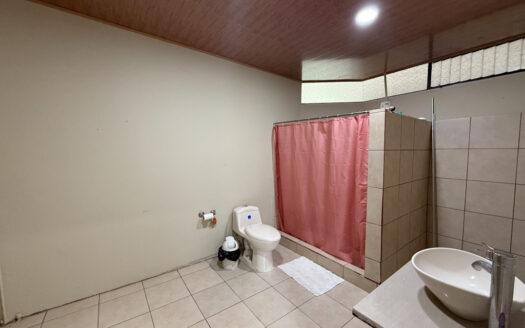 Hermosa Casa de 2 Niveles Rodeada de Bosque y Vegetación en Las Nubes de Coronado COD 138145