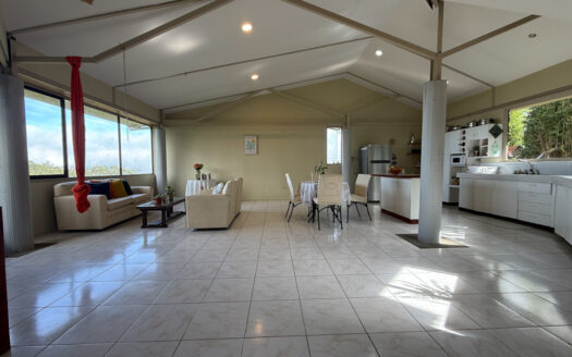 Hermosa Casa de 2 Niveles Rodeada de Bosque y Vegetación en Las Nubes de Coronado COD 138145