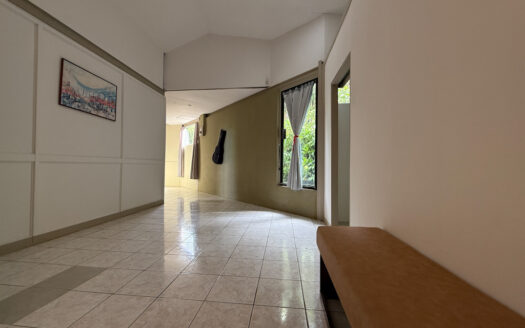 Hermosa Casa de 2 Niveles Rodeada de Bosque y Vegetación en Las Nubes de Coronado COD 138145