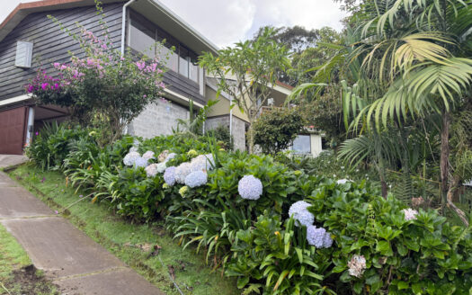 Hermosa Casa de 2 Niveles Rodeada de Bosque y Vegetación en Las Nubes de Coronado COD 138145