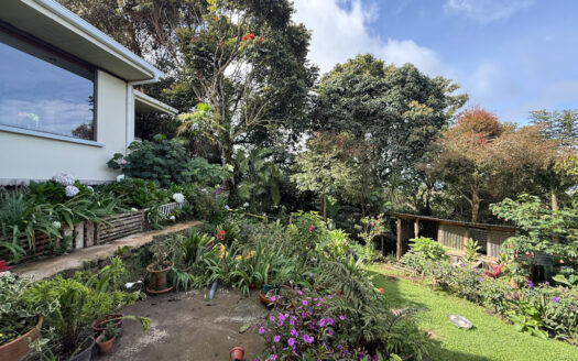 Hermosa Casa de 2 Niveles Rodeada de Bosque y Vegetación en Las Nubes de Coronado COD 138145