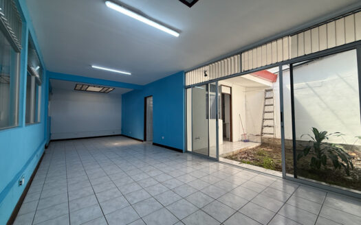 Oportunidad de Propiedad ideal para Casa, Oficinas o Comercio en Guadalupe, Goicoechea COD 139105