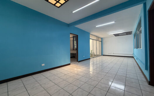 Oportunidad de Propiedad ideal para Casa, Oficinas o Comercio en Guadalupe, Goicoechea COD 139105