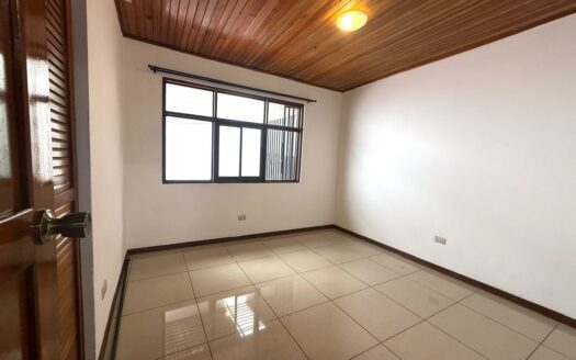 🏡 Casa en Alquiler en San Francisco de Heredia, Cerca del Hospital Nuevo – Amplios Espacios. Cochera para 4 Carros. Código 138629