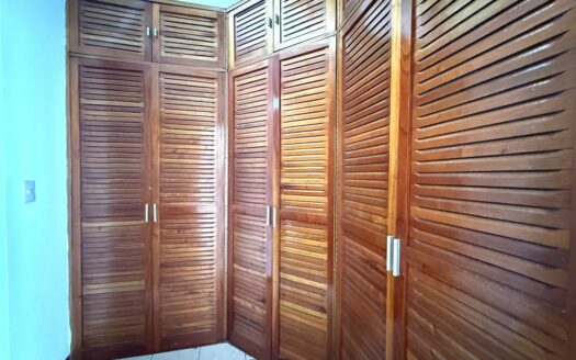 🏡 Casa en Alquiler en San Francisco de Heredia, Cerca del Hospital Nuevo – Amplios Espacios. Cochera para 4 Carros. Código 138629