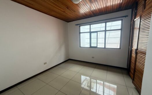 🏡 Casa en Alquiler en San Francisco de Heredia, Cerca del Hospital Nuevo – Amplios Espacios. Cochera para 4 Carros. Código 138629