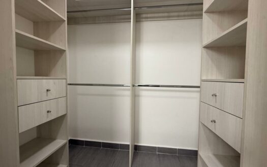 Casa en Venta en San Pablo de Heredia, Amplio Parqueo, Desocupada y como Nueva. Moderna y en Condominio con Amenidades. Código 138678