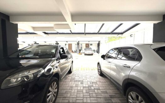 Casa en Venta en San Pablo de Heredia, Amplio Parqueo, Desocupada y como Nueva. Moderna y en Condominio con Amenidades. Código 138678