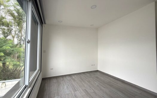 Casa en Venta en San Pablo de Heredia, Amplio Parqueo, Desocupada y como Nueva. Moderna y en Condominio con Amenidades. Código 138678