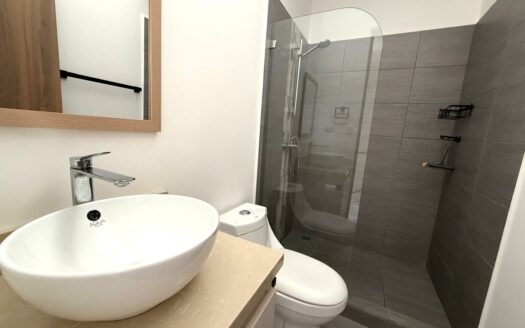 Casa en Venta en San Pablo de Heredia, Amplio Parqueo, Desocupada y como Nueva. Moderna y en Condominio con Amenidades. Código 138678