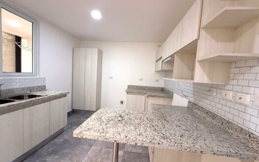 Casa en Venta en San Pablo de Heredia, Amplio Parqueo, Desocupada y como Nueva. Moderna y en Condominio con Amenidades. Código 138678