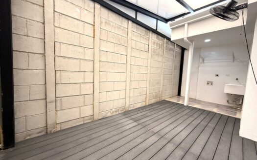 Casa en Venta en San Pablo de Heredia, Amplio Parqueo, Desocupada y como Nueva. Moderna y en Condominio con Amenidades. Código 138678