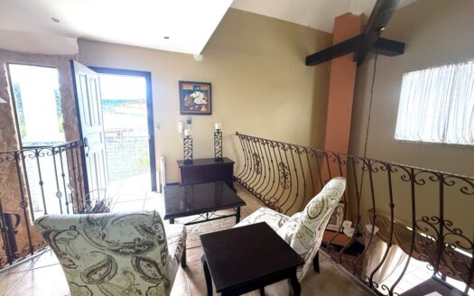 Casa en Venta en San Isidro de Heredia, con Amplio Jardín y Vista Panorámica a la Naturaleza. Código 139426