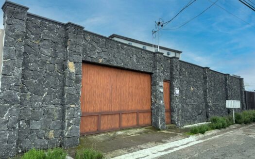 Casa en Venta en San Isidro de Heredia, con Amplio Jardín y Vista Panorámica a la Naturaleza. Código 139426