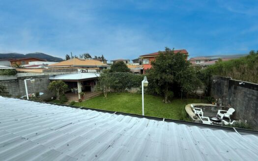 Casa en Venta en San Isidro de Heredia, con Amplio Jardín y Vista Panorámica a la Naturaleza. Código 139426