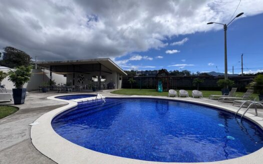 Guayabos de Curridabat: Casa de Una Planta en Condominio con 3 Habitaciones. 85 Millones de Colones. Oportunidad! #140456