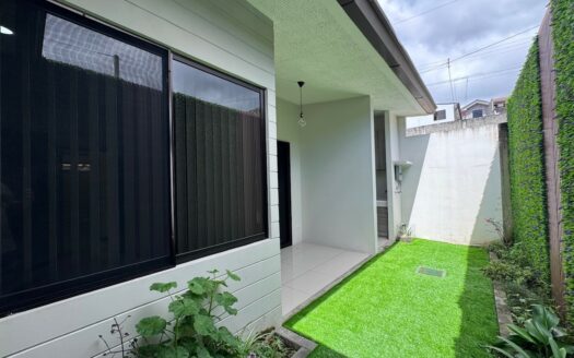 Guayabos de Curridabat: Casa de Una Planta en Condominio con 3 Habitaciones. 85 Millones de Colones. Oportunidad! #140456