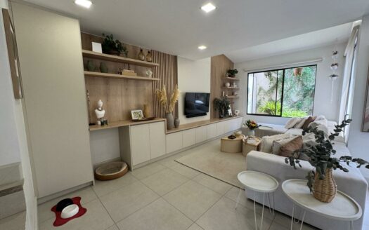 ¡Tu próximo hogar en Guachipelín de Escazú te está esperando! Casa esquinera en condominio exclusivo – solo 56 unidades Cód 140516