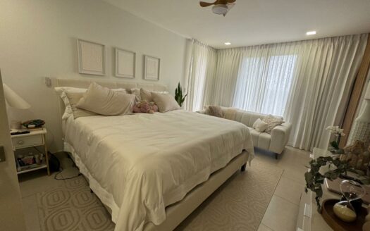 ¡Tu próximo hogar en Guachipelín de Escazú te está esperando! Casa esquinera en condominio exclusivo – solo 56 unidades Cód 140516