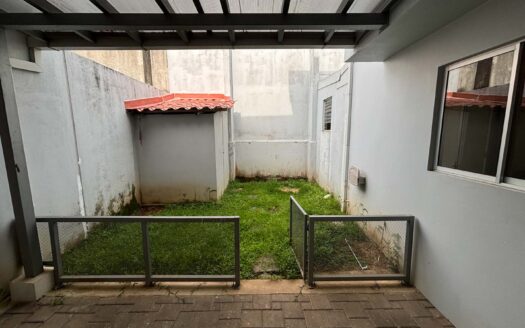 🏡 Remate Bancario. Casa en Venta en Ciudad Colón, en Condominio con Amenidades Premium. Cod. 140431
