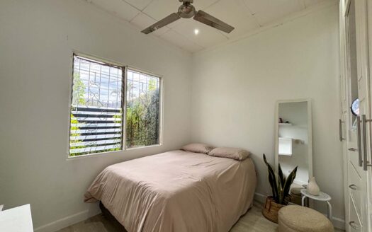 Casa en venta en Zapote – Esquinera, de una planta y con jardín cod. 140065