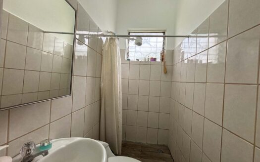 Casa en venta en Zapote – Esquinera, de una planta y con jardín cod. 140065