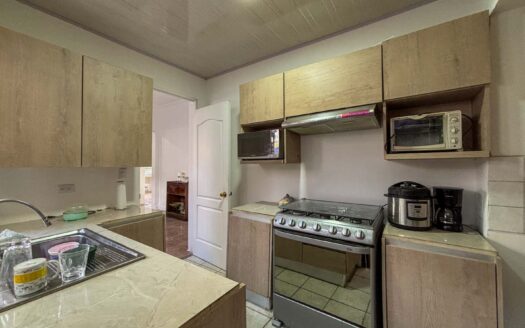 Casa en venta en Zapote – Esquinera, de una planta y con jardín cod. 140065